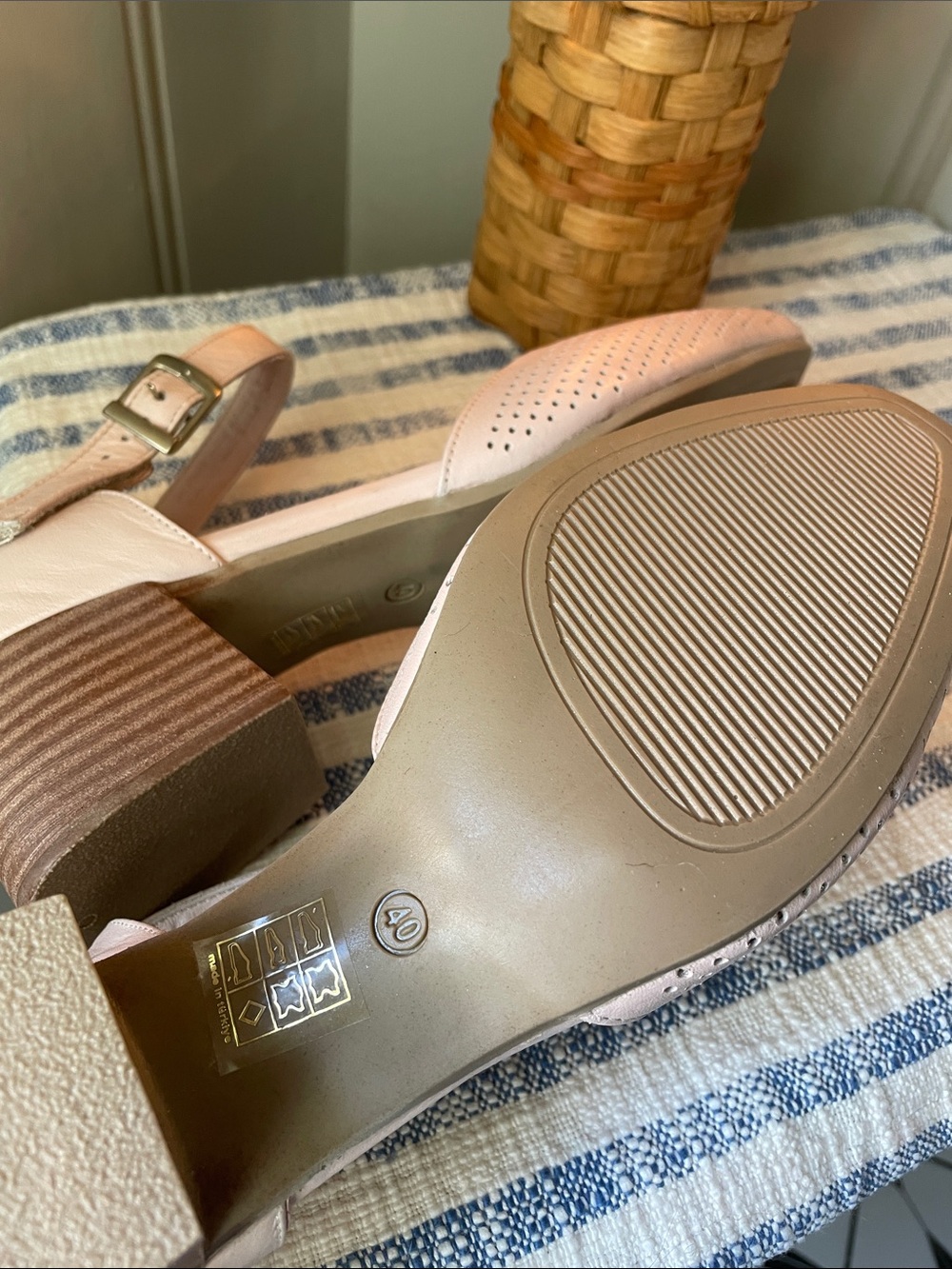 Spring Step: Gloria Heel - Picture 6 of 13